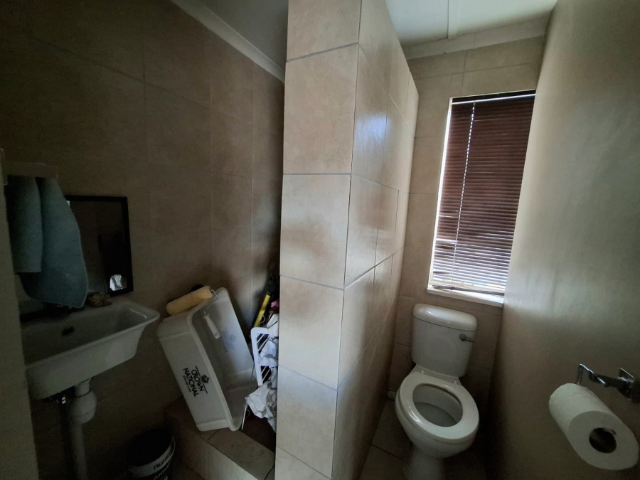 4 Bedroom Property for Sale in Oakdale Western Cape